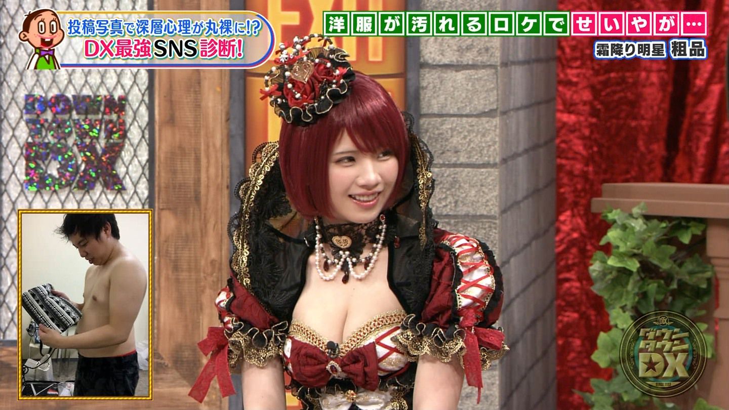 Enako-san shows off her erotic cosplay figure on the ground wave wwwww 11
