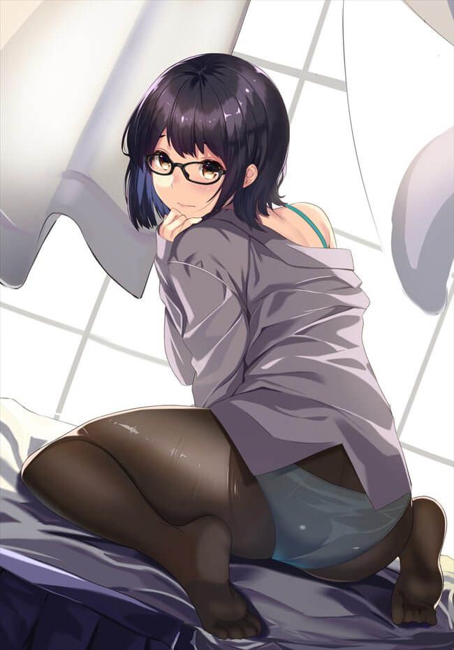 The erotic image of the glasses girl who seems to have sex while being erotic and disturbed is here 5