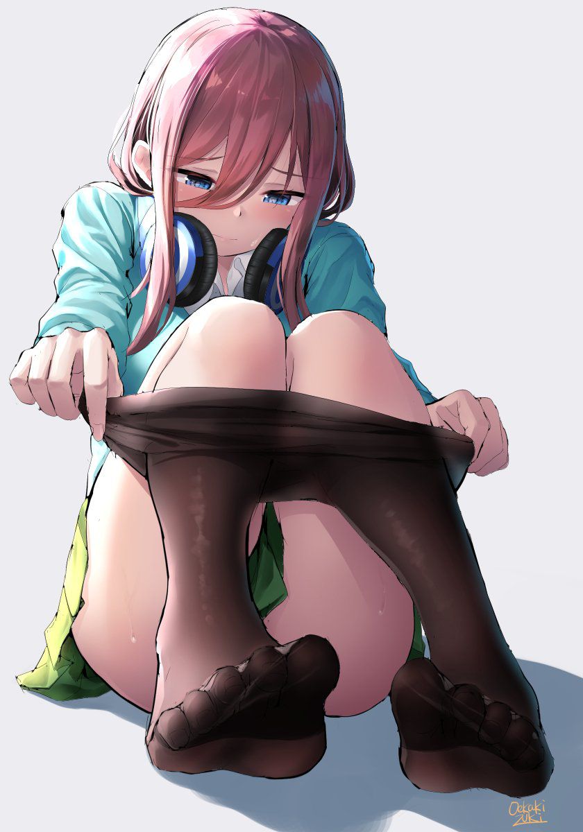 Two-dimensional erotic image of a schoolgirl's thick thighs 42