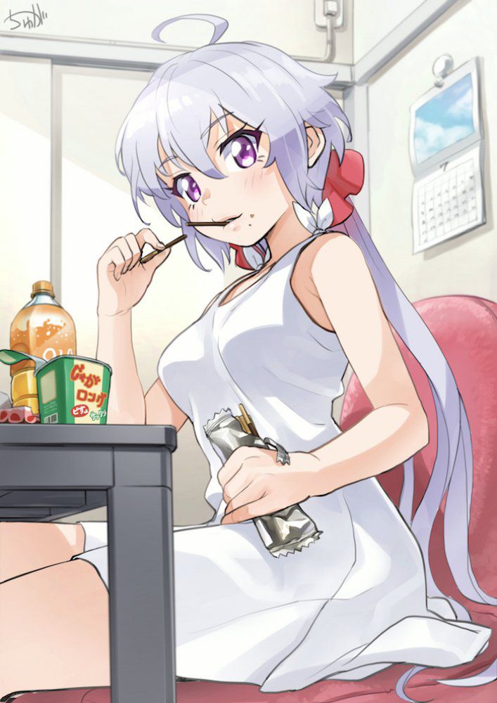 Secondary: Images of girls eating and drinking 9