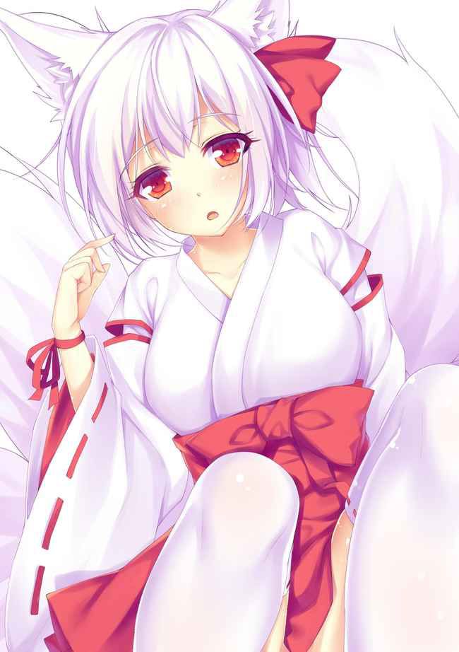 Please take a secondary picture of a shrine maiden! 9