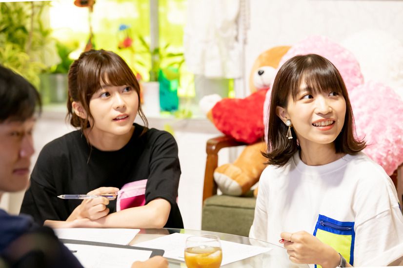 Voice actor Ayane Sakura and Saori Onishi's milk comparison wwwwwwwwwwww 3