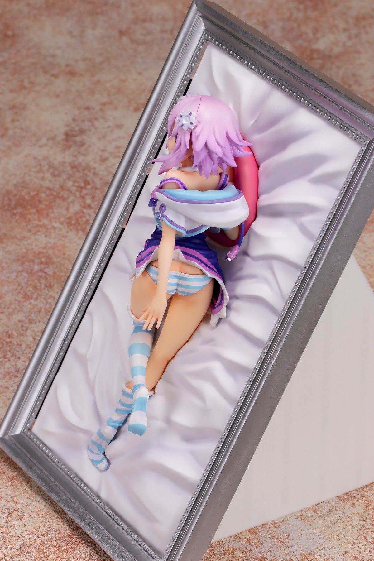 [Neptune] Puyo pupu erotic clothes are only small breasts and pants full view erotic figure 5