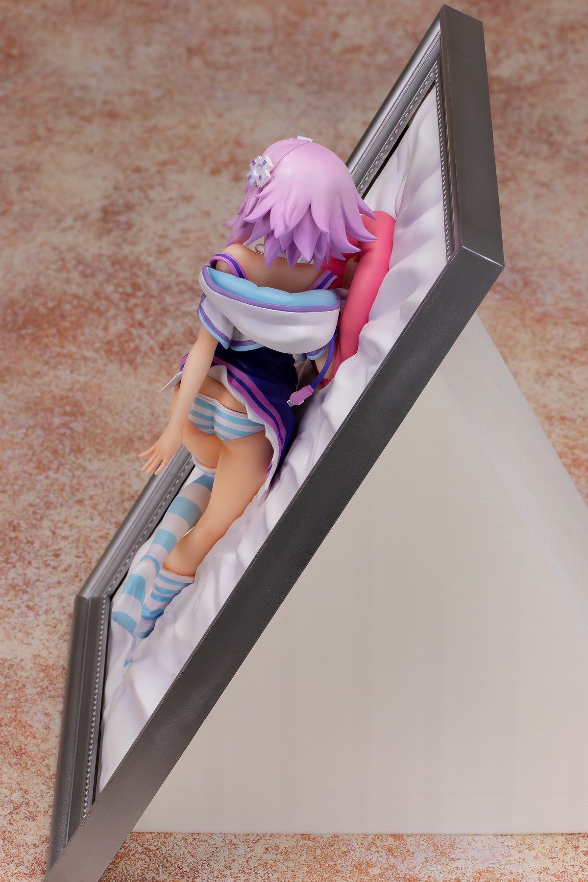 [Neptune] Puyo pupu erotic clothes are only small breasts and pants full view erotic figure 6