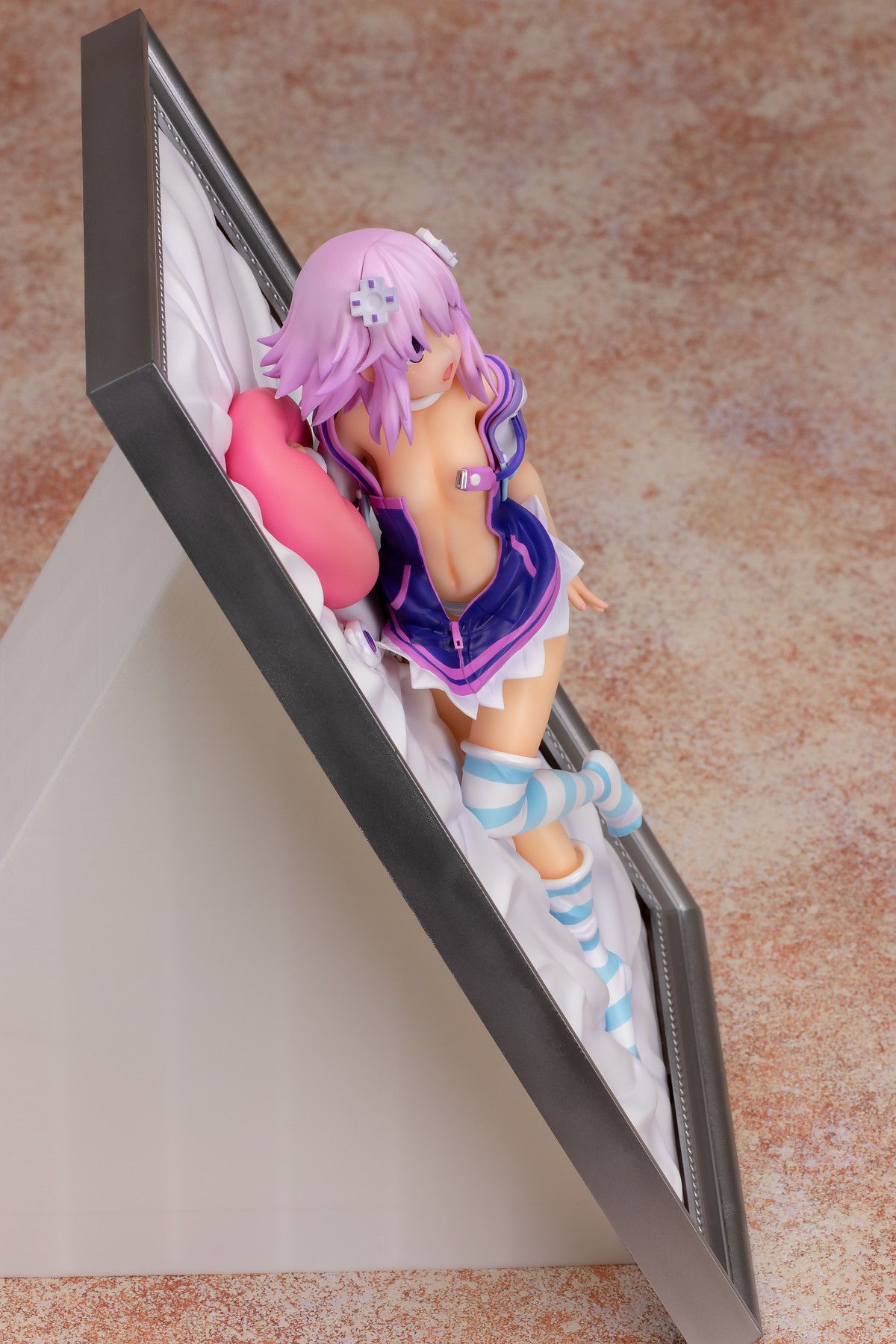 [Neptune] Puyo pupu erotic clothes are only small breasts and pants full view erotic figure 7