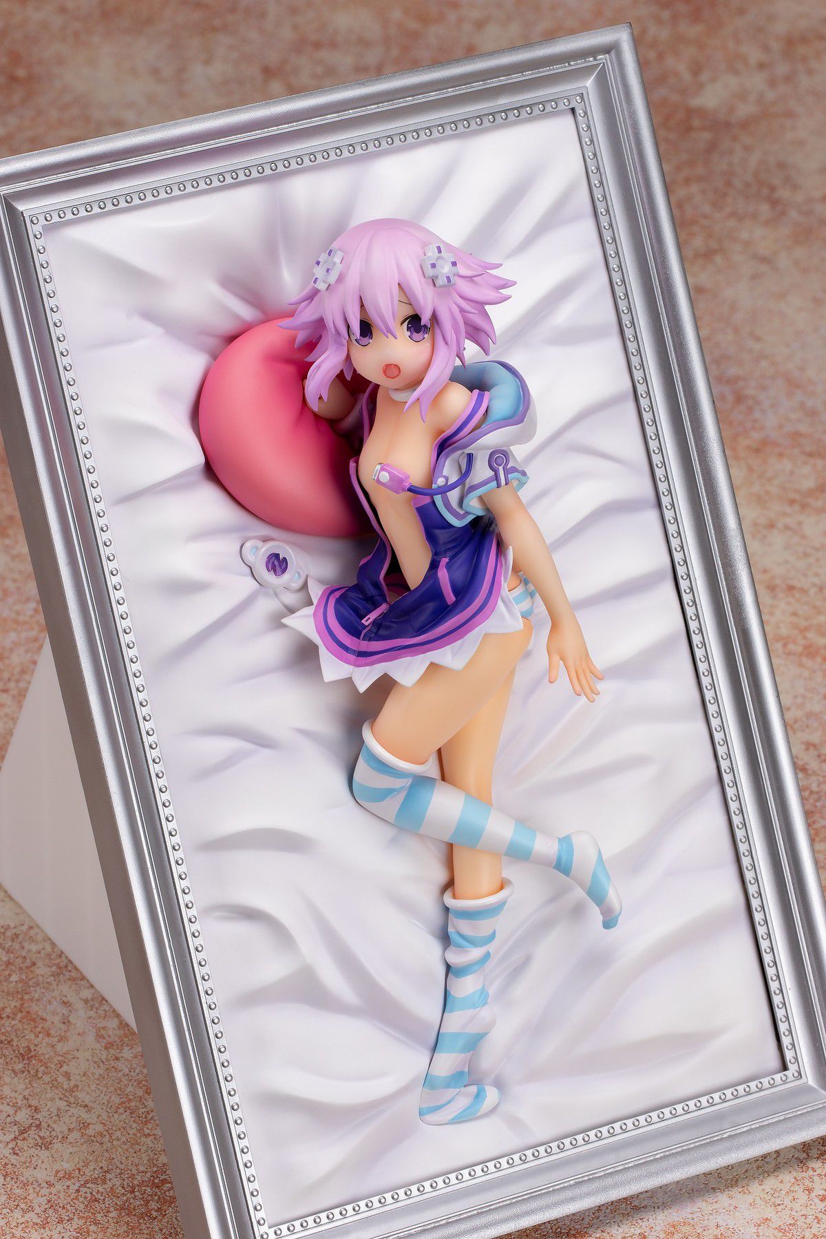 [Neptune] Puyo pupu erotic clothes are only small breasts and pants full view erotic figure 9