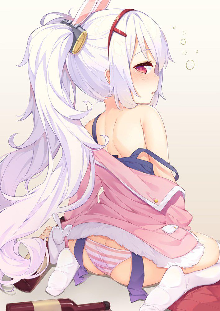 The secondary image which is squeezed in Azur Lane please! 17