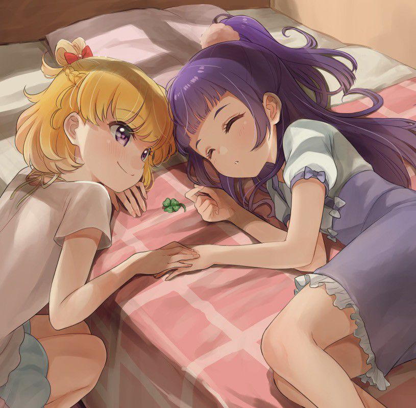 I want to have one shot in the image of Yuri and lesbian 13