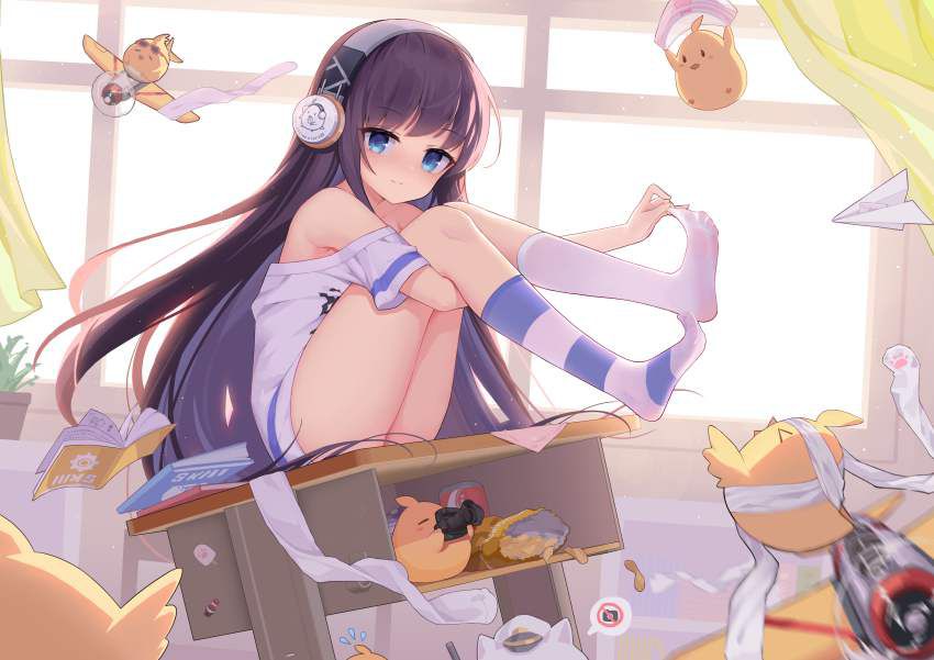 Love the secondary erotic images of Azure Lane. 17