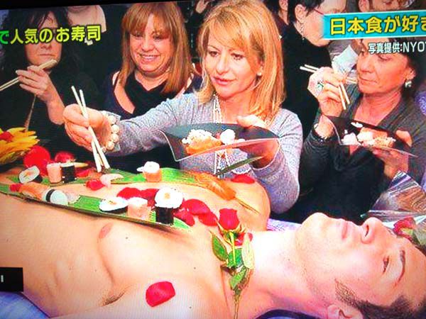 Canada called Japan's traditional "nyotaimori" service is popular, women groups outcry 8