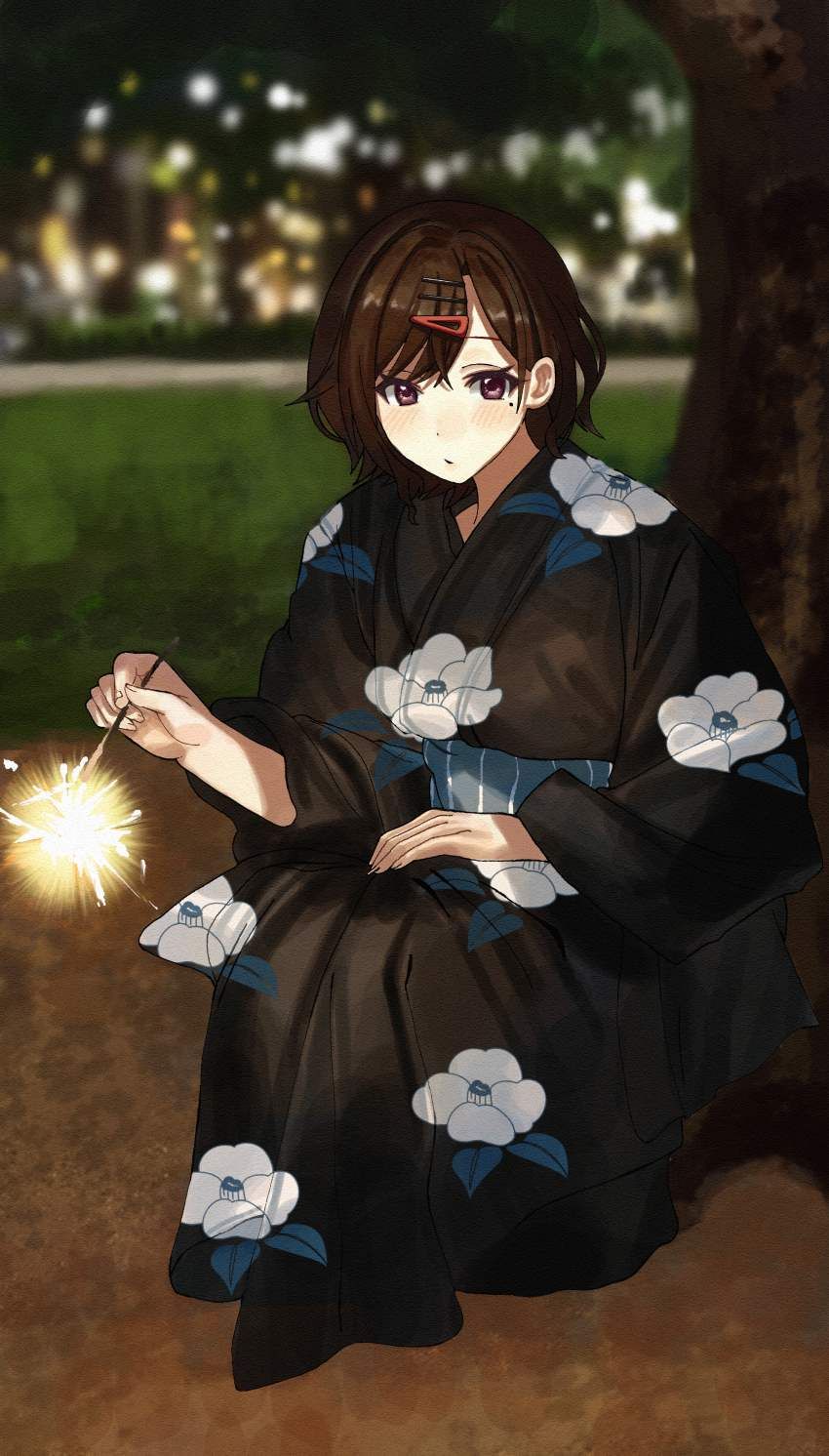 【Summer Tradition】Secondary image of girls enjoying hand-held fireworks 22